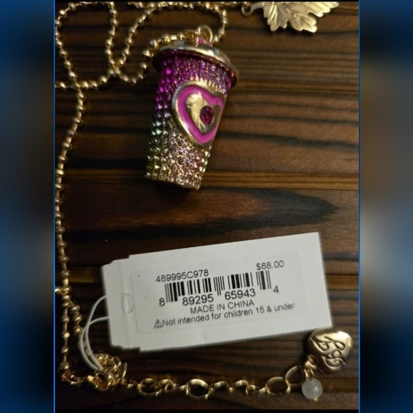 Betsey Johnson Latte pendant with maple leaf  necklace! - Picture 12 of 12